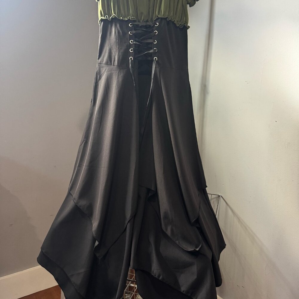 Green bodice black skirt with black ribbon corset - Picture 3 of 7